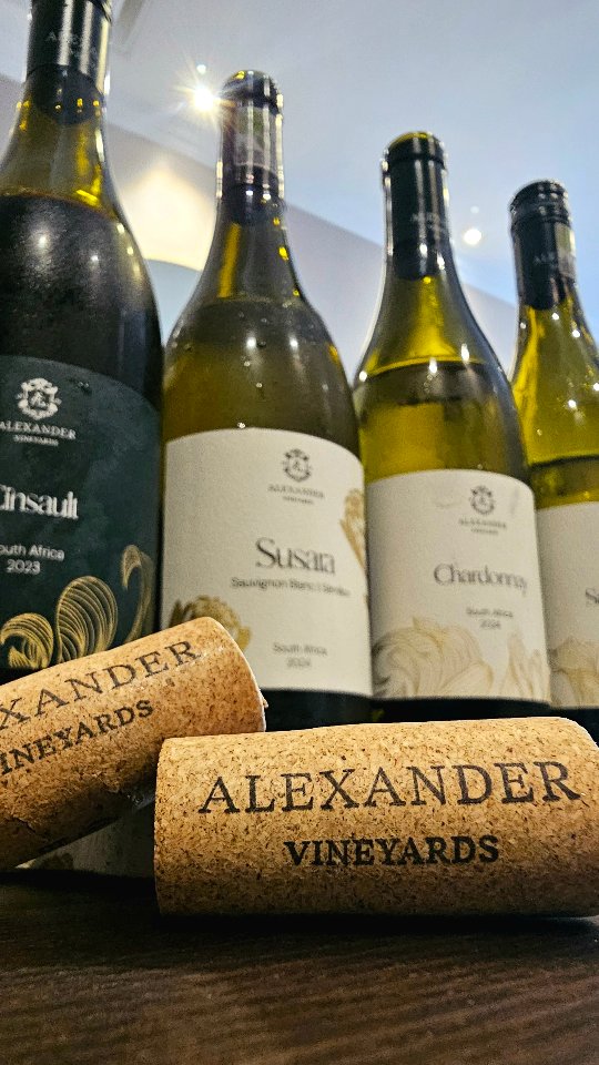 Yesterday we were in Cape Town with @hannes_meyer2 from @thealexandervineyards, showcasing what this coastal wine farm has to offer.
@normangoodfellows
@queenvictoriahotel_cpt
@wineconceptsonkloof
@everythings_vine_and_dandy
@theterrarium_restaurant
#wine
#wineofsouthafrica
#winetasting
#sauvignon
#coastalwine
